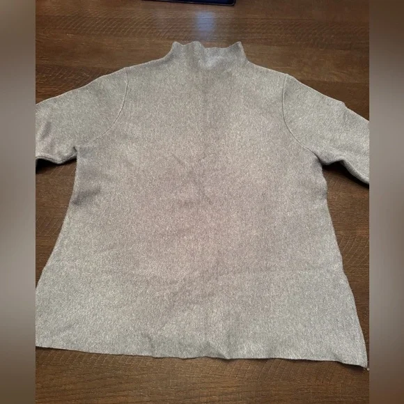 Tahari sweater - Picture 2 of 6